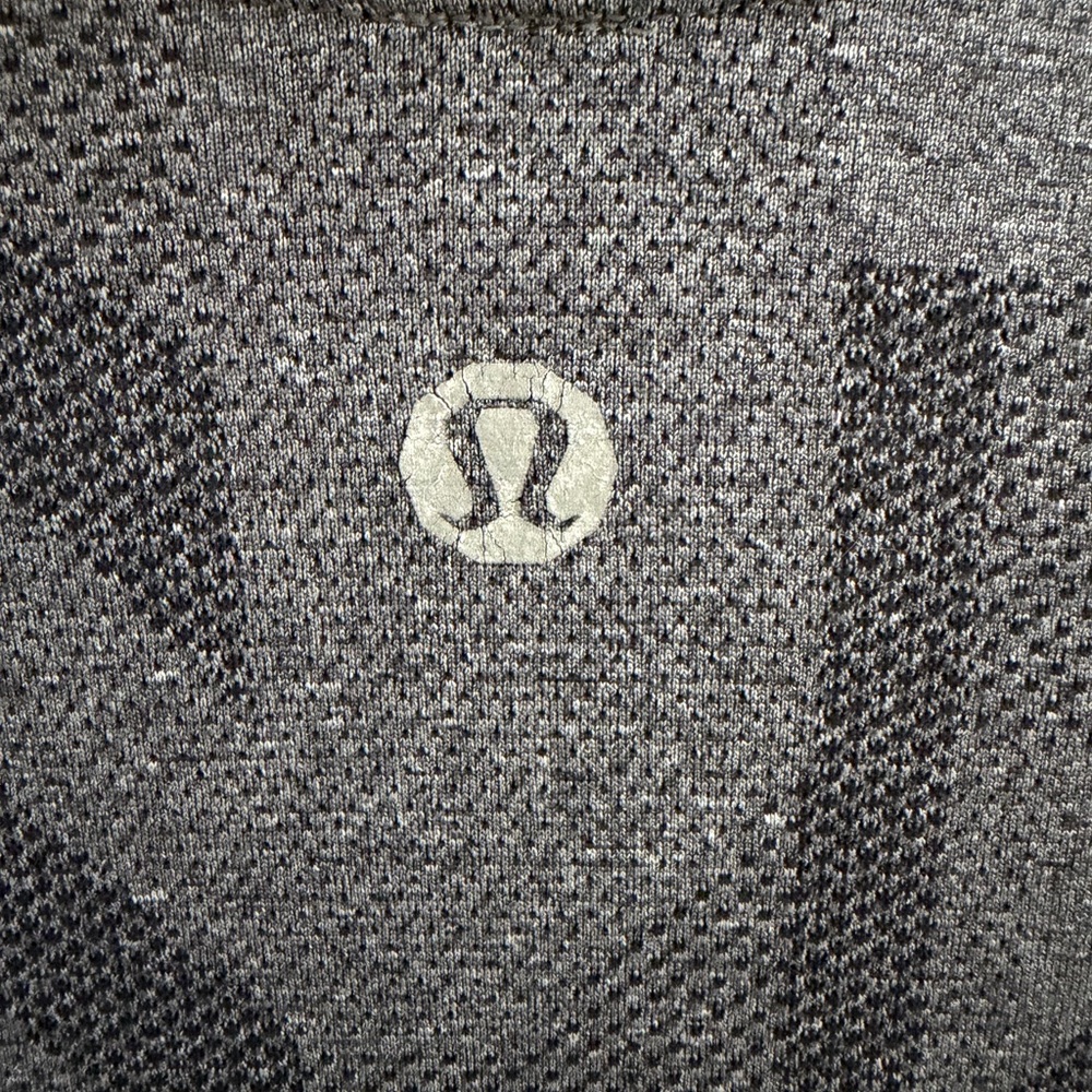 Lululemon Metal Vent Tech Half-Zip in a Camo Black Slate Patten Size Medium - Picture 9 of 12